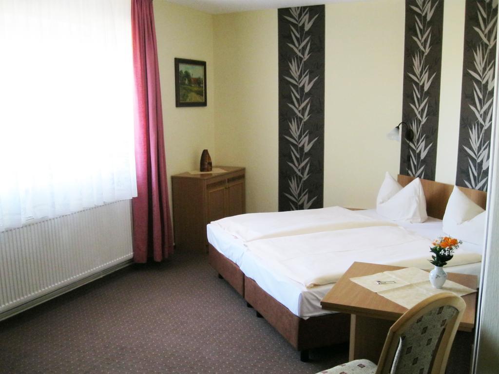 Mucha Ohg Hotel Sembziner Hof Klink Room photo