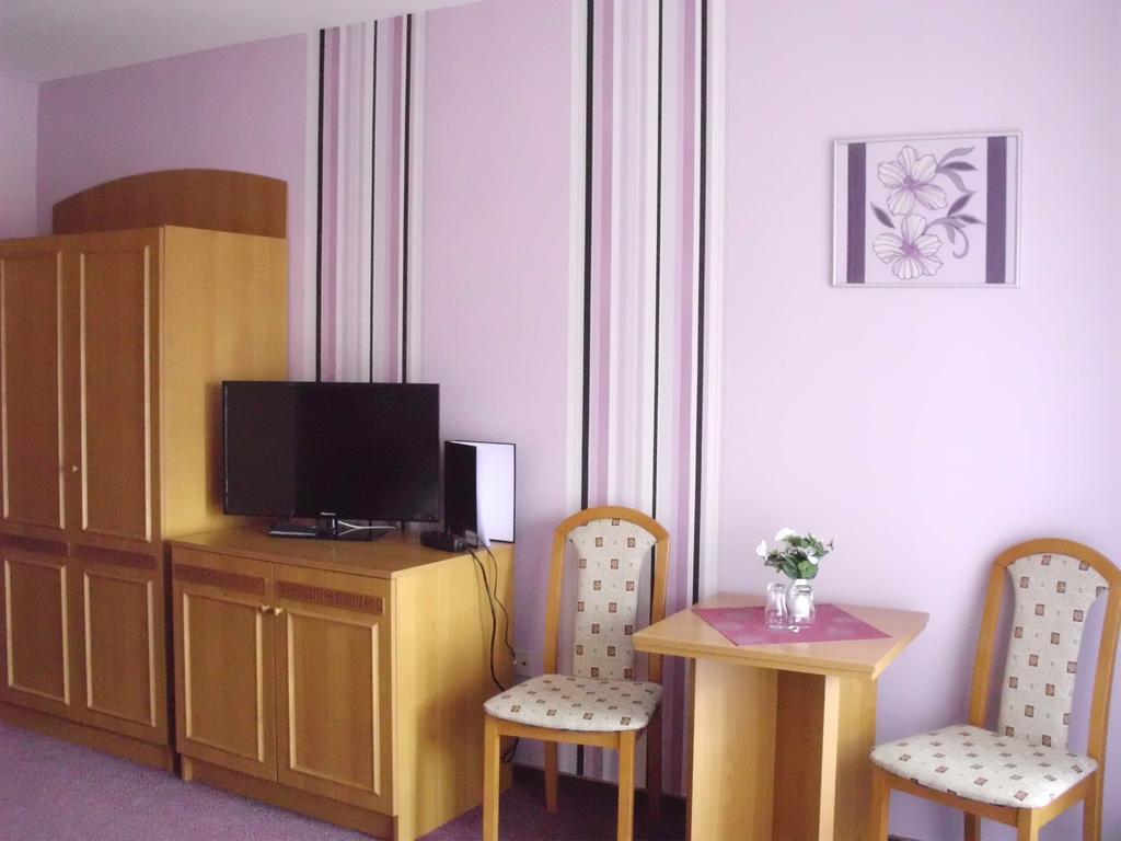 Mucha Ohg Hotel Sembziner Hof Klink Room photo
